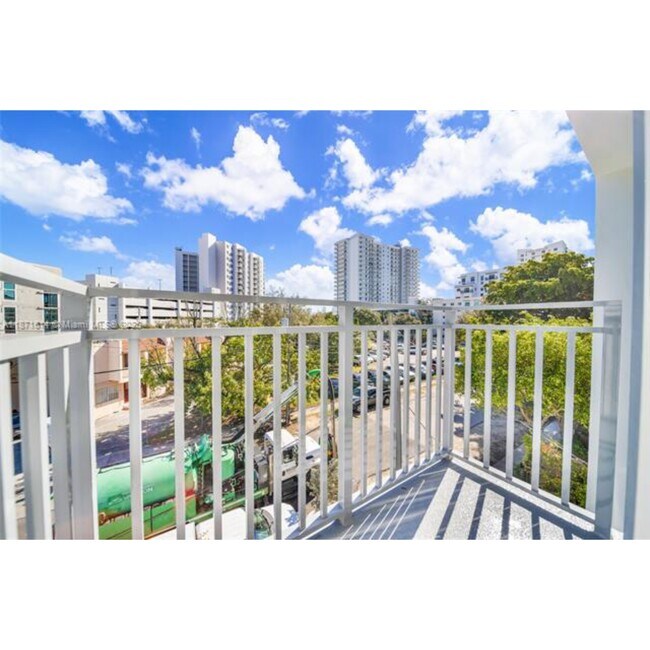 Foto del edificio - 1536 NW 15th Ave