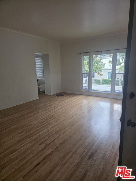 Foto del edificio - 257 N Almont Dr