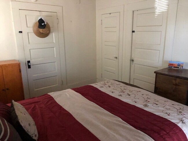 Foto del edificio - Jeffrey and Foothill Properties