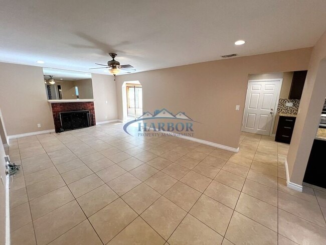 Foto del edificio - 227 W Cummings St