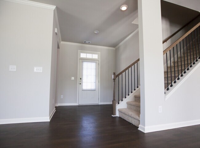 Building Photo - 6813 Scarlet Oak Way