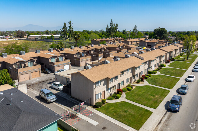 Building Photo - Saunders Park Villa