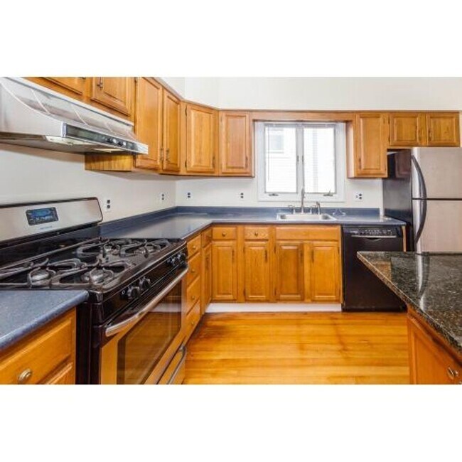 Foto del edificio - Central Heat/AC, Eat-in Kitchen, Porch, Pa...