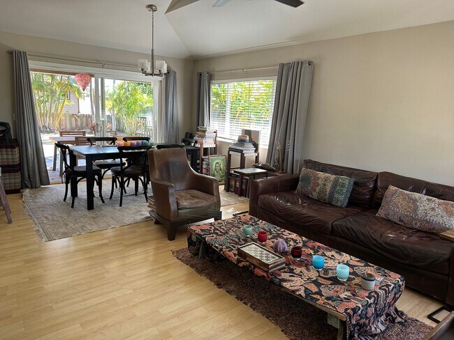 Foto del edificio - Kuau Bayview Estates Unfurnished 3 Bedroom...