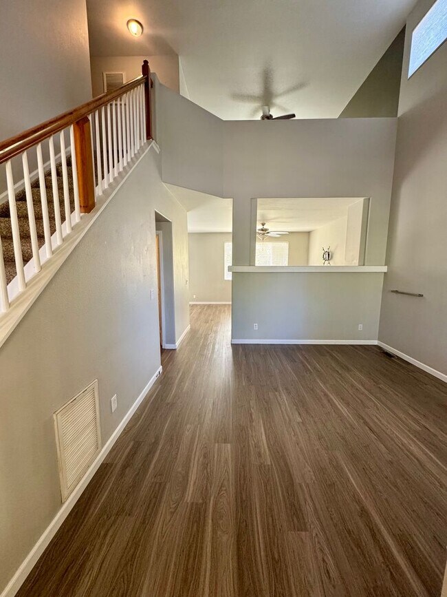 Foto del edificio - 3 Bedroom home in Springs Ranch with Air Conditioning