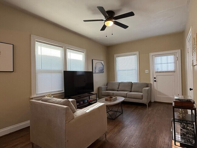 Foto del edificio - 2207 McCausland Ave