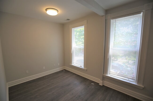 Building Photo - 3050 N Clifton Ave