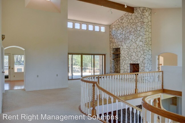 Building Photo - 2381 Loma Vista Dr