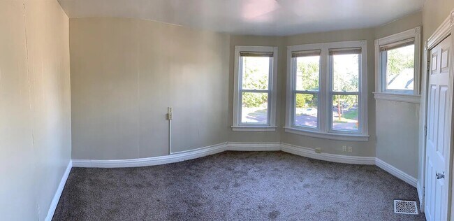 Foto del edificio - 1031 E 3rd St