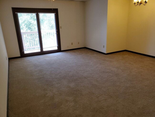 Building Photo - Smithton Condo near Broadway/Hwy 63, new paint and carpet, w/d included, top level