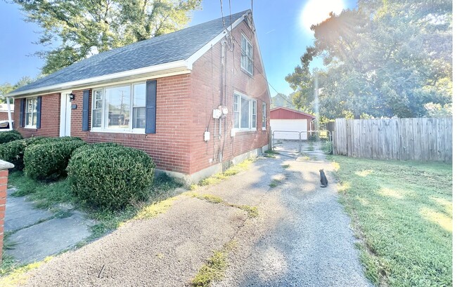 Building Photo - 6703 Manslick Rd