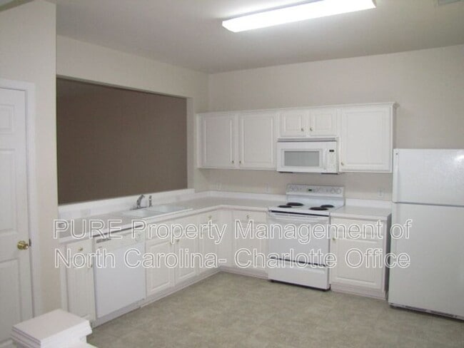 Building Photo - 3237 Mannington Dr