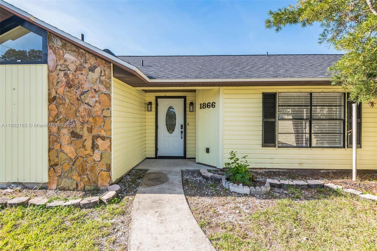 Foto principal - 1866 Delki St NW
