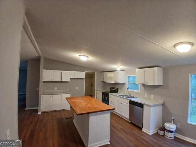 Building Photo - 152 Brannon St