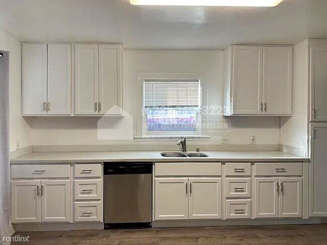 Building Photo - 3 br, 1.5 bath House - 1601 103rd Avenue -
