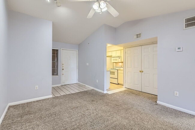 Building Photo - "Charming 1-Bedroom Haven in Austin's Hear...