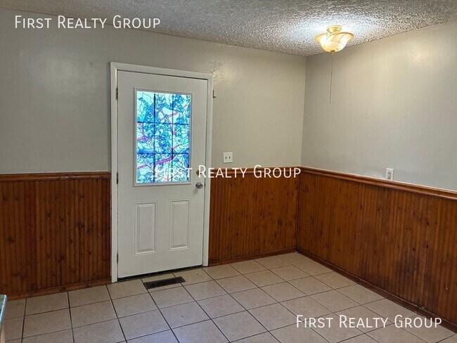 Foto del edificio - 4905 Porterfield Dr