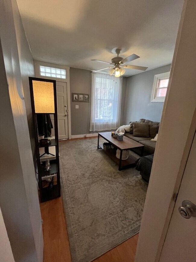 Building Photo - Lovely Hampden EOG 2bd/2ba Rowhome w CAC & W/D! Available 7/15