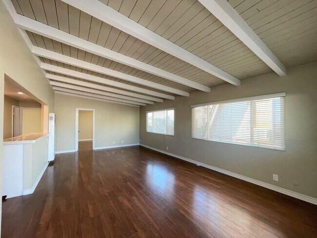Foto del edificio - Pierpont Beach Duplex