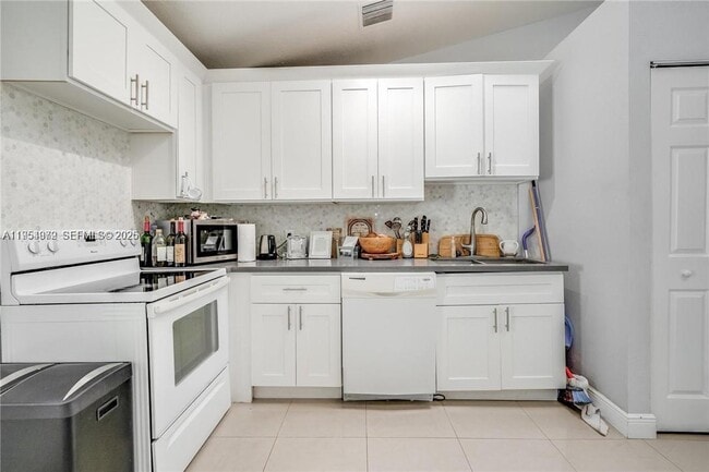 Foto del edificio - 4542 SW 25th Ave