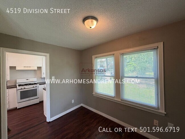 Foto del edificio - 4519 Division St
