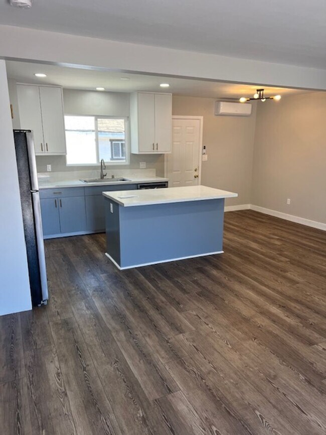 Building Photo - Beautiful 3bedroom house