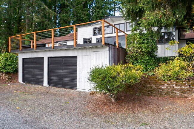 Foto del edificio - BEAUTIFUL CABIN STYLE HOME ACROSS FROM SIL...