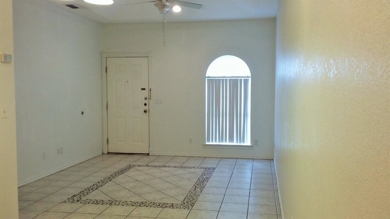 Building Photo - 607 Buena Vista Dr
