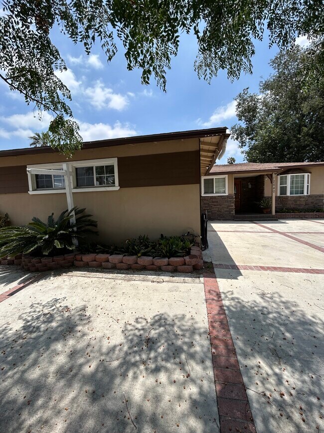 Building Photo - 12538 Barbara Ann St
