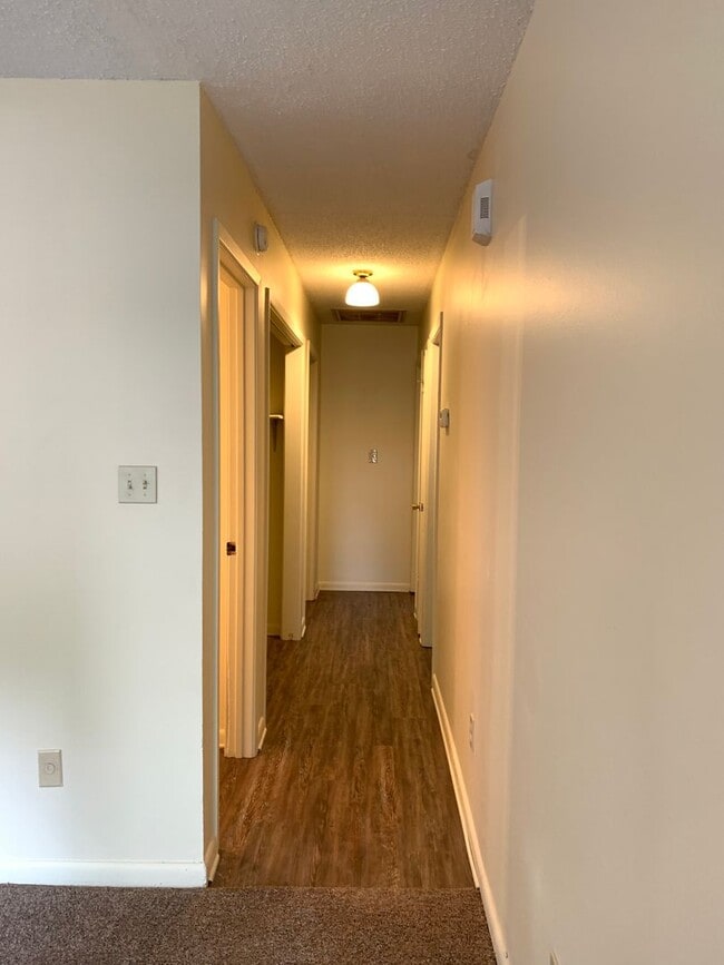 Building Photo - 3 Bed/1.5 Bath Near Fox Meadow Schools!