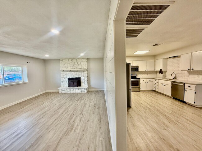 Foto del edificio - Pet-Friendly 4-BR Home in Santa Clara with RV Parking