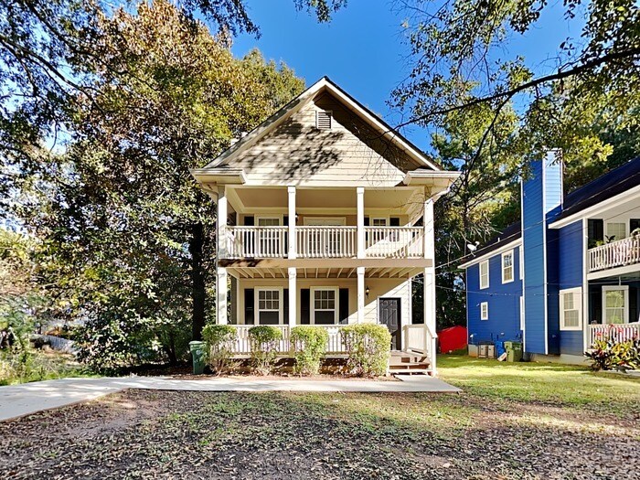Foto principal - One Month Free Rent! Lovely 3 Bedroom Home...