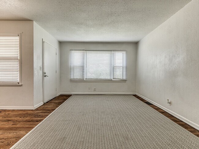 Building Photo - Home for rent close to Tinker AFB and I-240