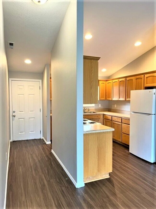 Building Photo - 4 Bedroom 2 Bath Home McMinnville OR