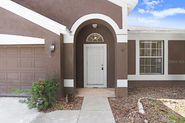 Building Photo - 930 Grand Canyon Dr