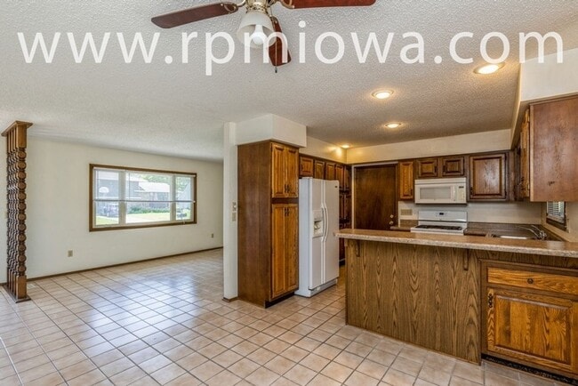 Foto del edificio - SHORT TERM LEASE!!  4 Bedroom, 2 Bath Home In Ames