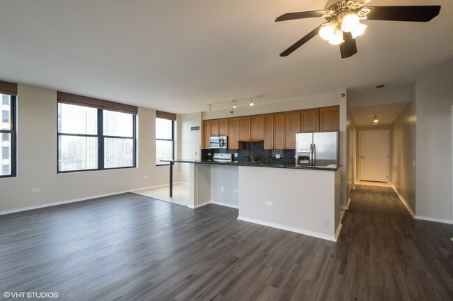 Foto del edificio - 330 N Jefferson St