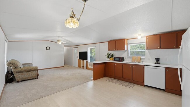 Building Photo - 502 Wayside Dr