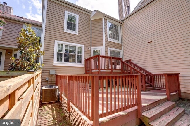 Deck 2 - 21143 Crocus Ter