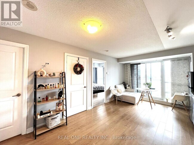 Building Photo - 2015-2015 Sheppard Ave E