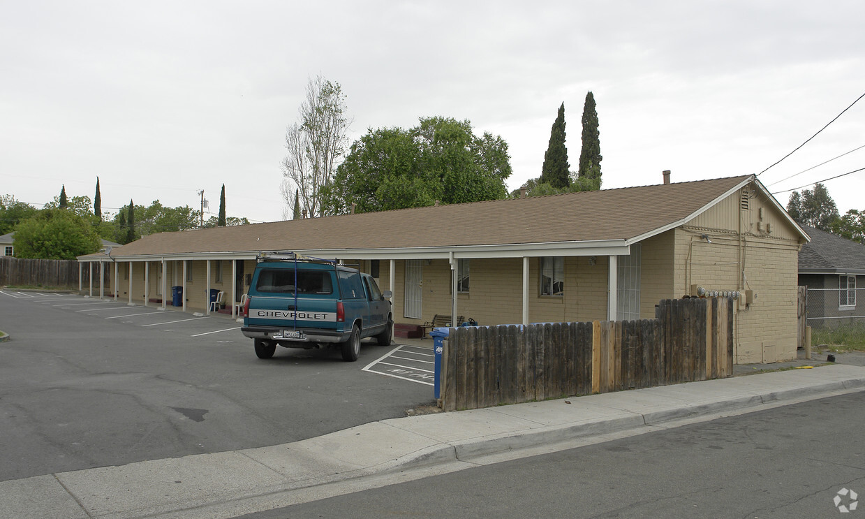Primary Photo - 71-83 Solano Ave