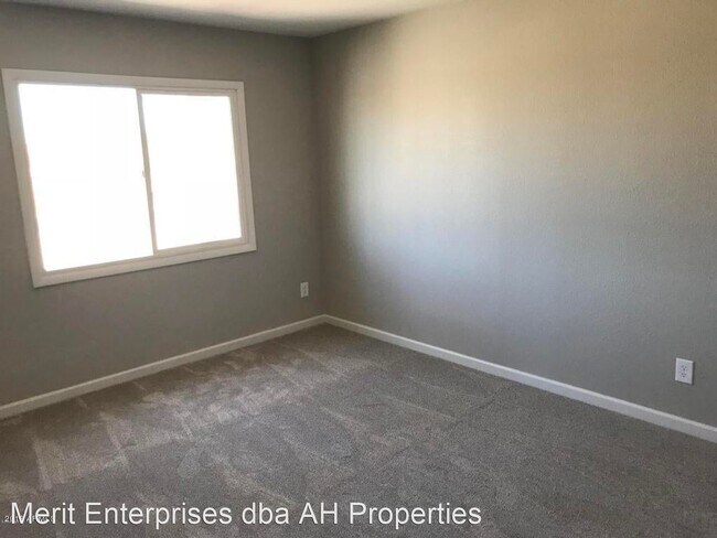 Building Photo - 2 br, 1.5 bath House - 4626 E WOOD ST