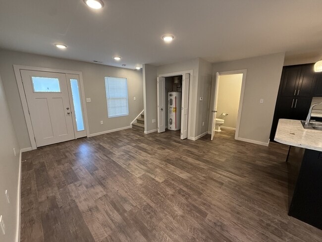 Foto del edificio - 408 Creekview Dr