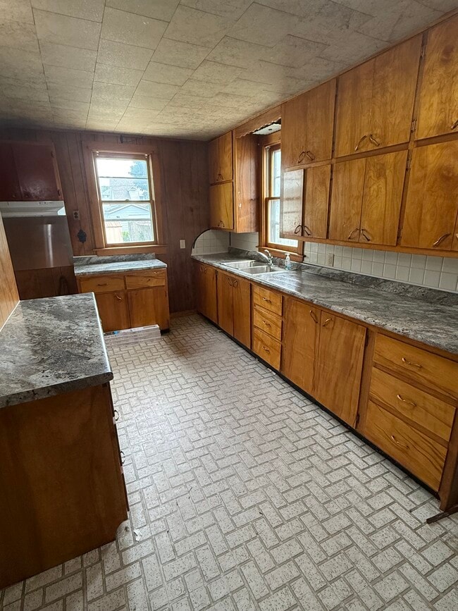 Kitchen - 168 N Moore St