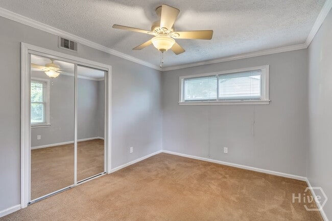 Building Photo - 319 Tanglewood Rd