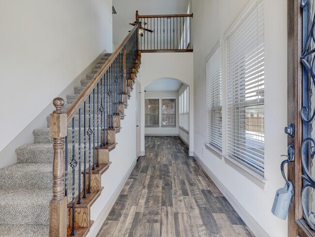 Building Photo - 800 Memory Ln