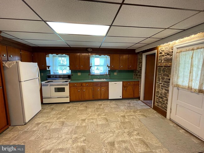 Building Photo - 2080 Milford Square Pike