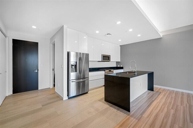 Building Photo - 5 N Osceola Ave