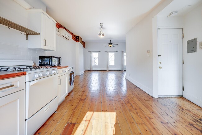 Building Photo - 223 8th St