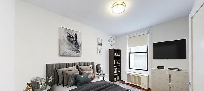 Building Photo - 26 E 91st St